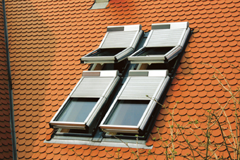 Hagelschäden an Dach, Fenster, Jalousien & Co. – Versicherung